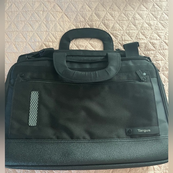 Targus Resolution laptop travel case with reinforced handle and strap - Picture 1 of 10